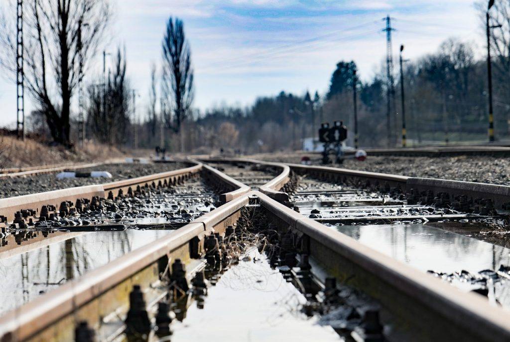 Tracks Train Rail Train Station  - pyker / Pixabay