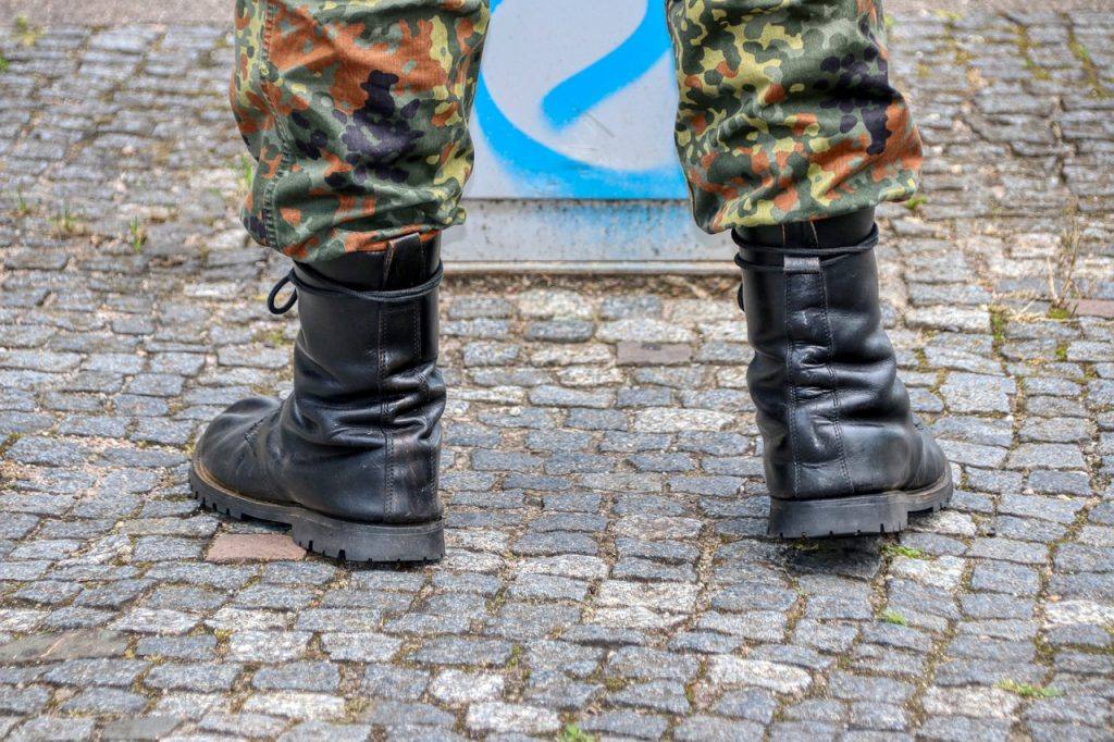 Bundeswehr Boots Tarnug  - planet_fox / Pixabay