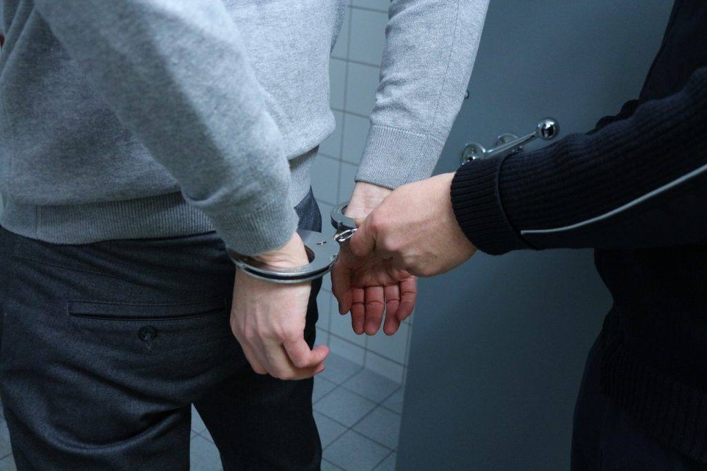 Police Arrest Handcuffs Offender  - 4711018 / Pixabay