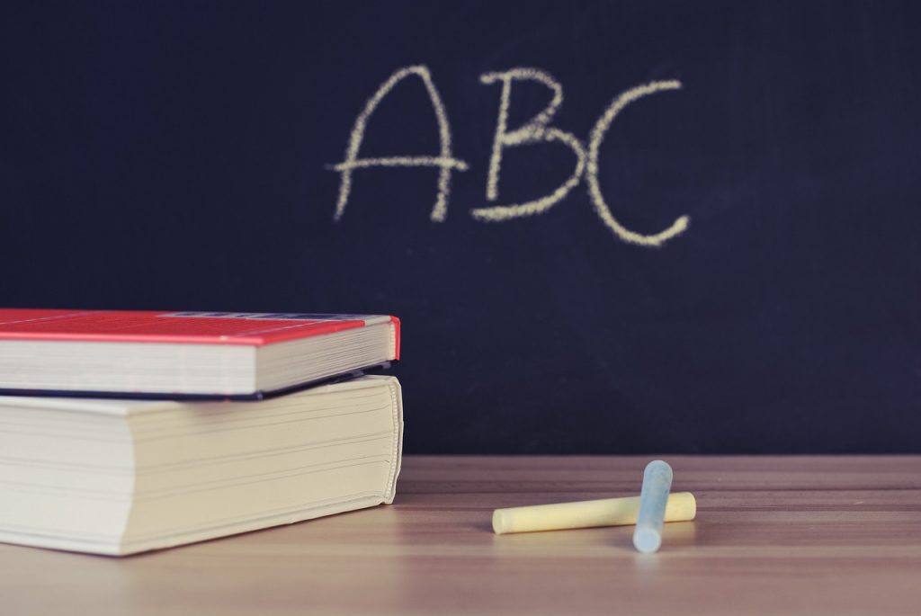 School Books Desk Chalkboard Chalk  - StockSnap / Pixabay