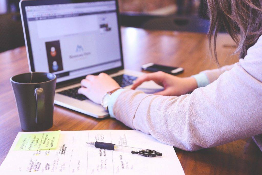 Student Typing Keyboard Text Woman  - StartupStockPhotos / Pixabay