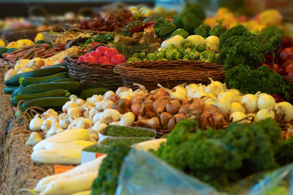 Vegetable Stand Vegetables Market  - Helmut_Kroiss / Pixabay