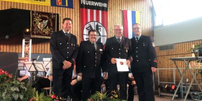 Mainz-Bingen: Spendenscheck zum Feuerwehr-Jubiläum