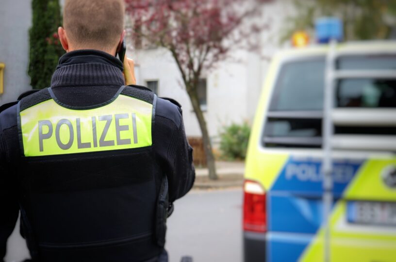 23-Jähriger überschlägt sich am Hang