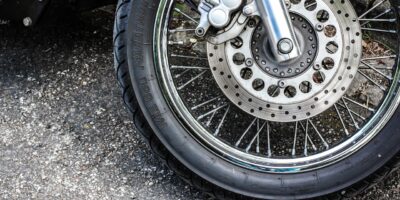 Mainz-Bingen: Motorradfahrer auf B420 leicht verletzt