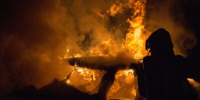 Bad Kreuznach: Auto brennt in Holzgarage