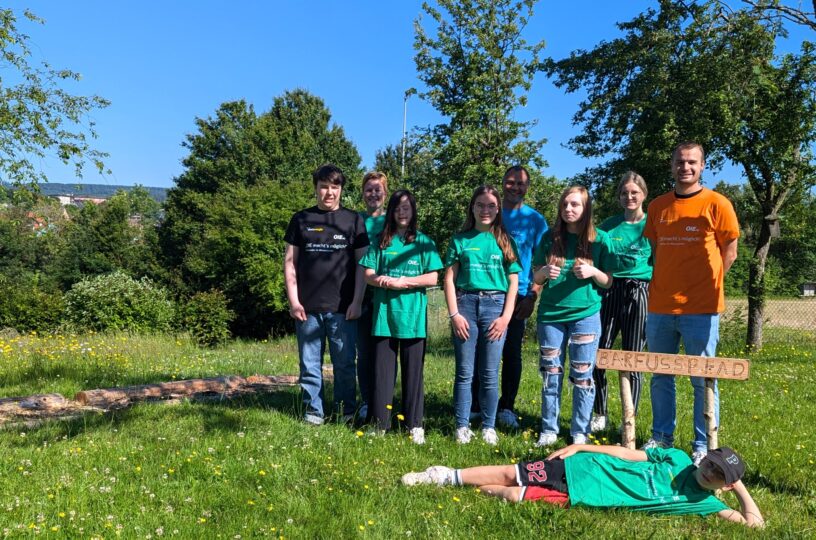 Förderschüler bauen Barfußpfad in Birkenfeld