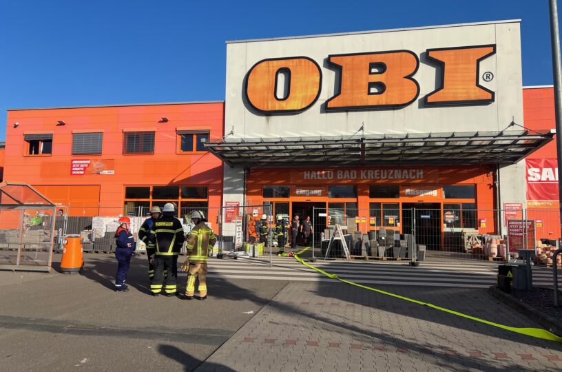 Feuerwehr übt in Baumarkt