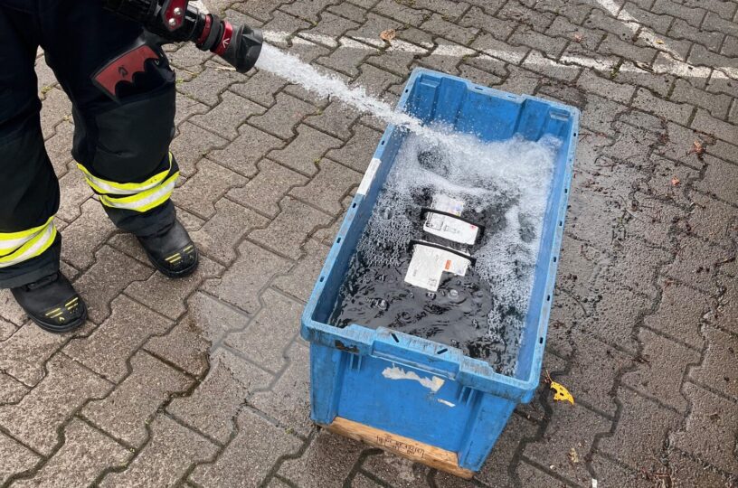 Feuerwehreinsatz wegen ausgasender Batterie