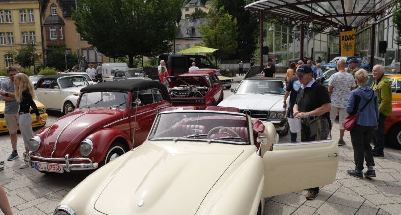 Knapp 200 Oldtimer auf dem Schleiferplatz