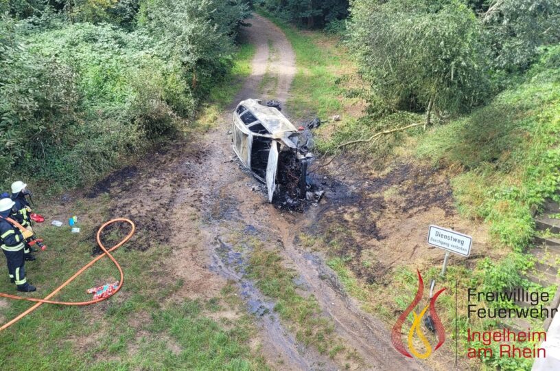 Fahrer aus brennendem Fahrzeug gerettet