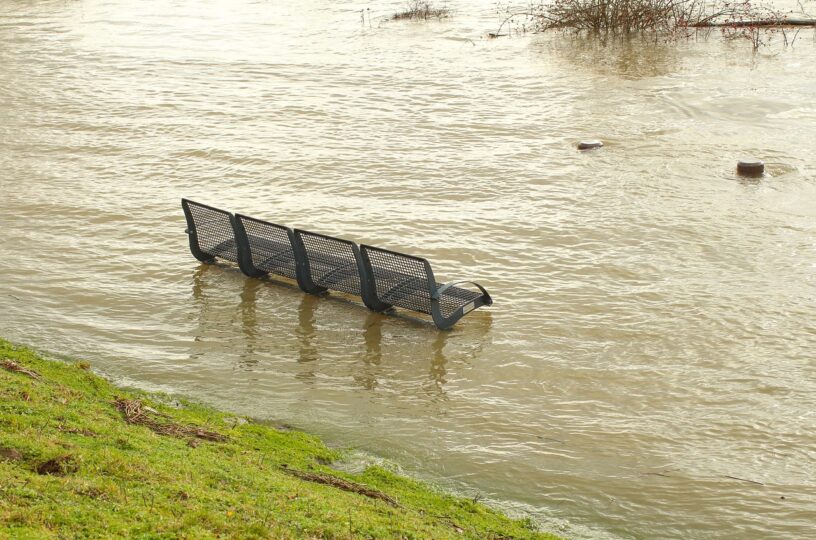 Arbeiten an der Nahe zum Hochwasserschutz