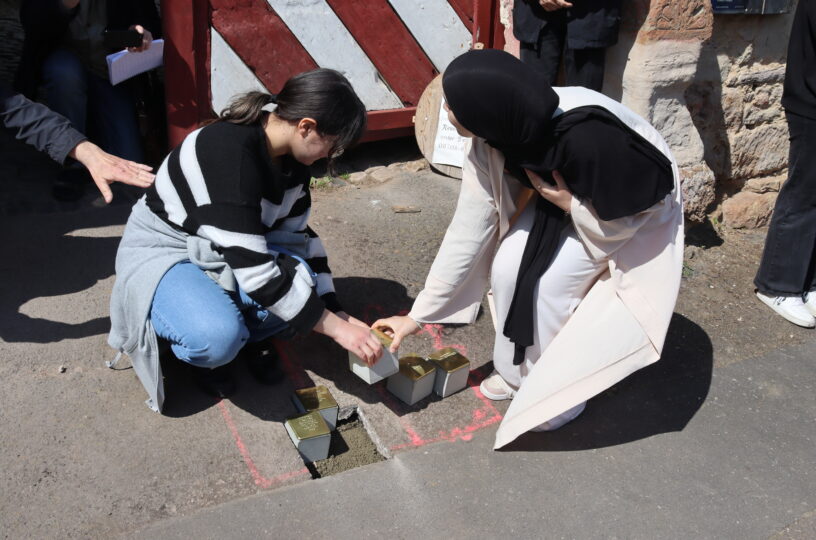 Sieben neue Stolpersteine in Ebernburg