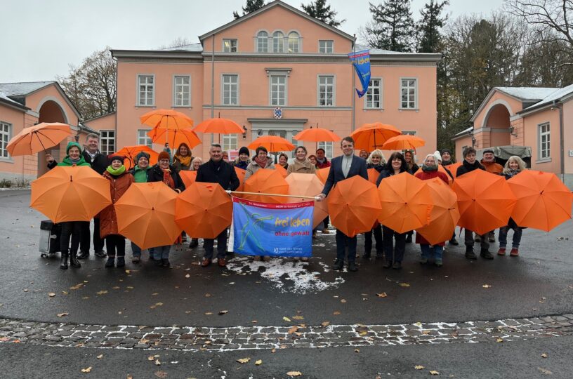 Denkmale leuchten orange