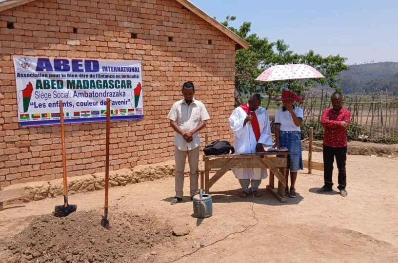 Sparkasse unterstützt Schulbau in Afrika