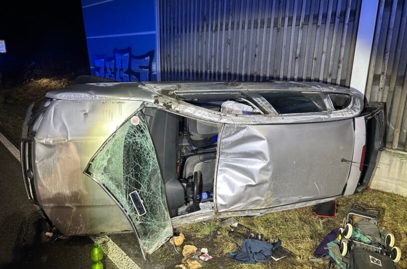 Unfall A60. Skoda überschlägt sich mehrfach nach Alkoholfahrt.