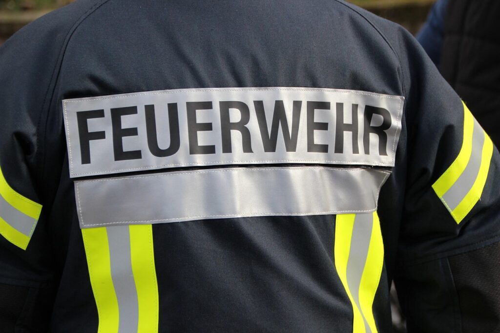 fire fighters, firefighter, uniform, firefighters, feuerloeschuebung, mission, auxiliary forces, rescue, clear