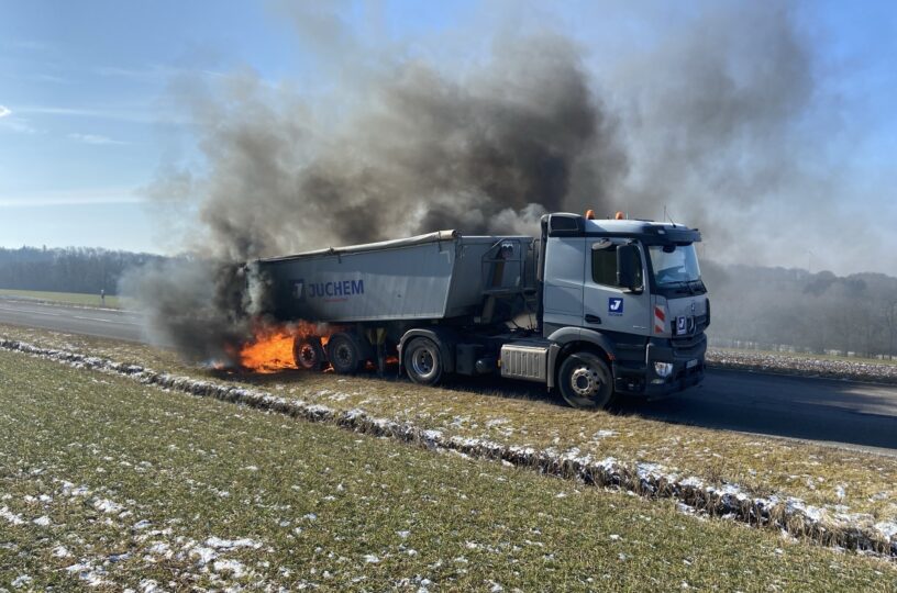 Brand eines Sattelaufliegers bei Baumholder