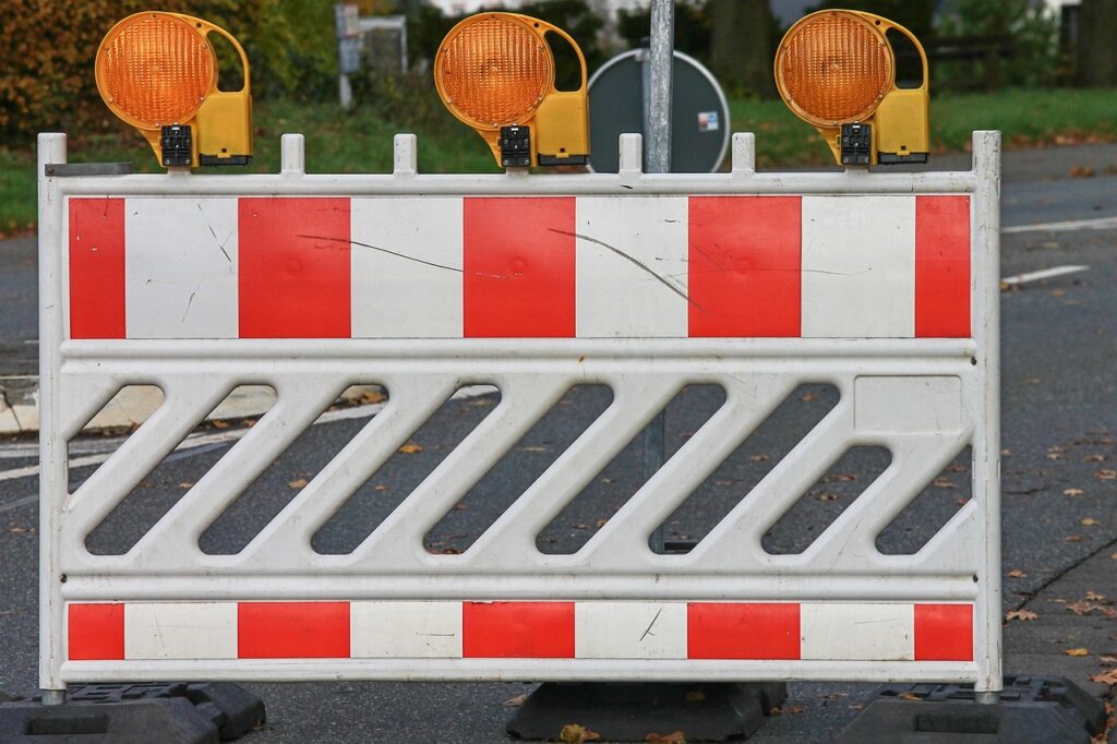 roadblock, locked, construction site, warning lights, blocking, road, road transport, construction fence, building, caution, shining, signal, yellow, drive through, forbidden, symbol, security, red, traffic, barrier, obstacle, traffic sign, blockade, roadblock, roadblock, roadblock, roadblock, roadblock, barrier, obstacle, Vollsperrung in Idar-Oberstein