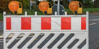 roadblock, locked, construction site, warning lights, blocking, road, road transport, construction fence, building, caution, shining, signal, yellow, drive through, forbidden, symbol, security, red, traffic, barrier, obstacle, traffic sign, blockade, roadblock, roadblock, roadblock, roadblock, roadblock, barrier, obstacle, Vollsperrung in Idar-Oberstein