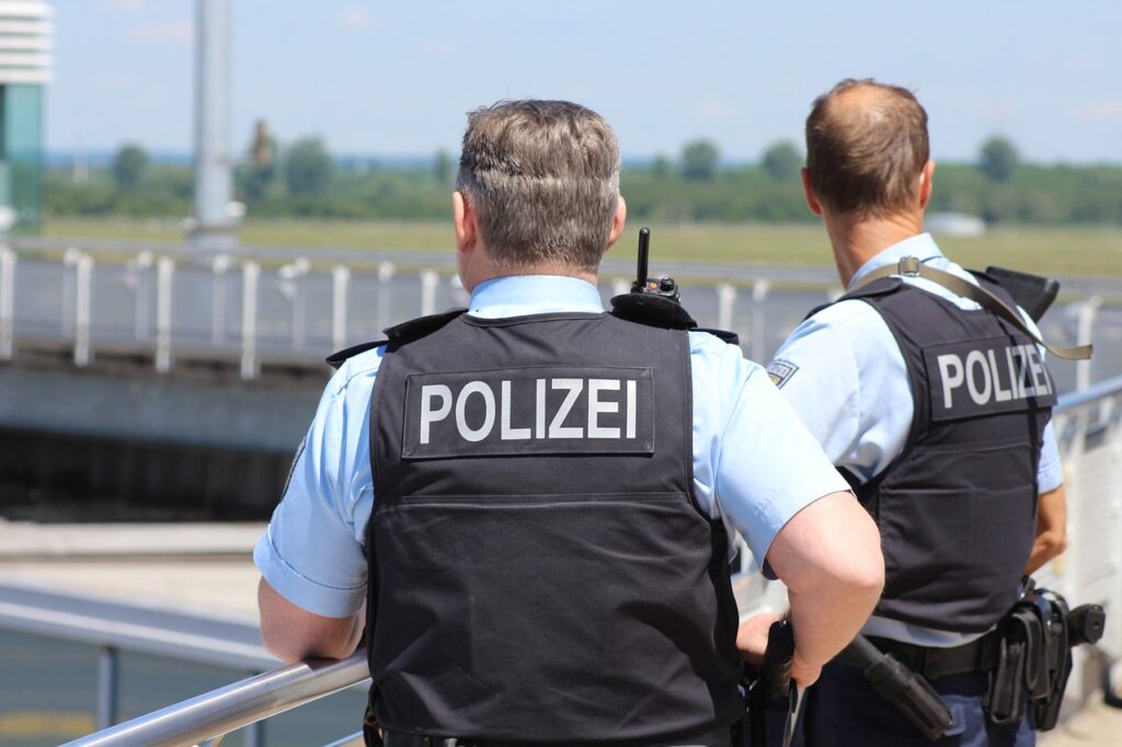 police, policemen, cops, outdoors, security, safety, airport, düsseldorf, federal police, germany, police, police, police, police, police, Unfallflucht in Bad Sobernheim