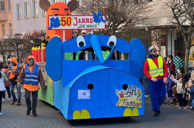 Rosenmontagszug 2025 in Idar-Oberstein: Ein buntes Spektakel bei strahlendem Sonnenschein